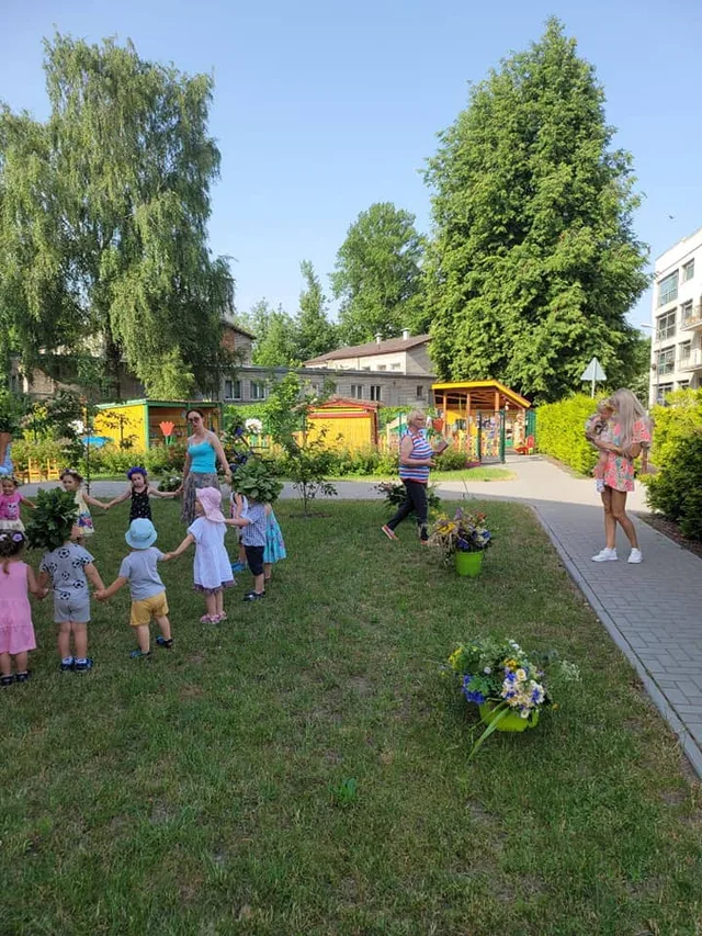Rotaļas un aktivitātes āra teritorijā